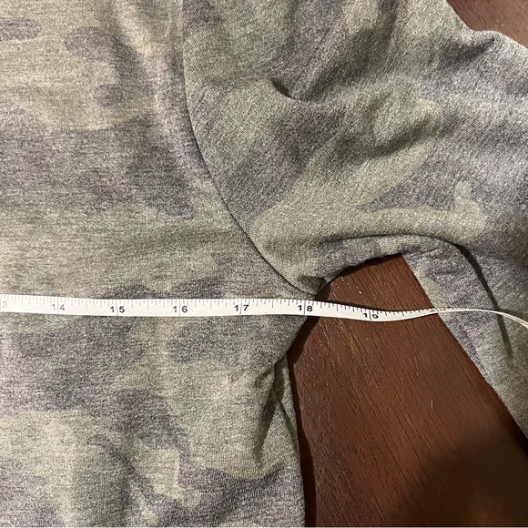 Jane and Delancey - size small - Camo Long Sleeve Top - NWT - Picture 8 of 11